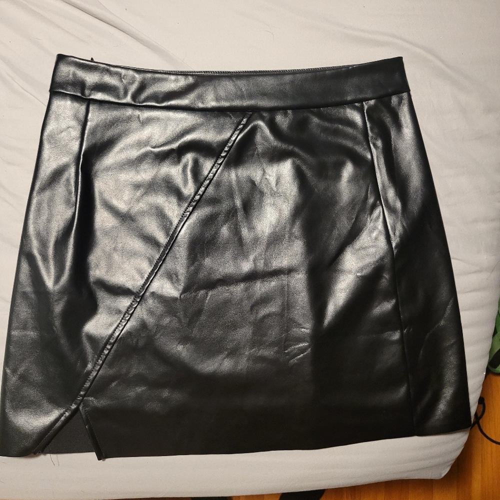 Faux leather mini skirt